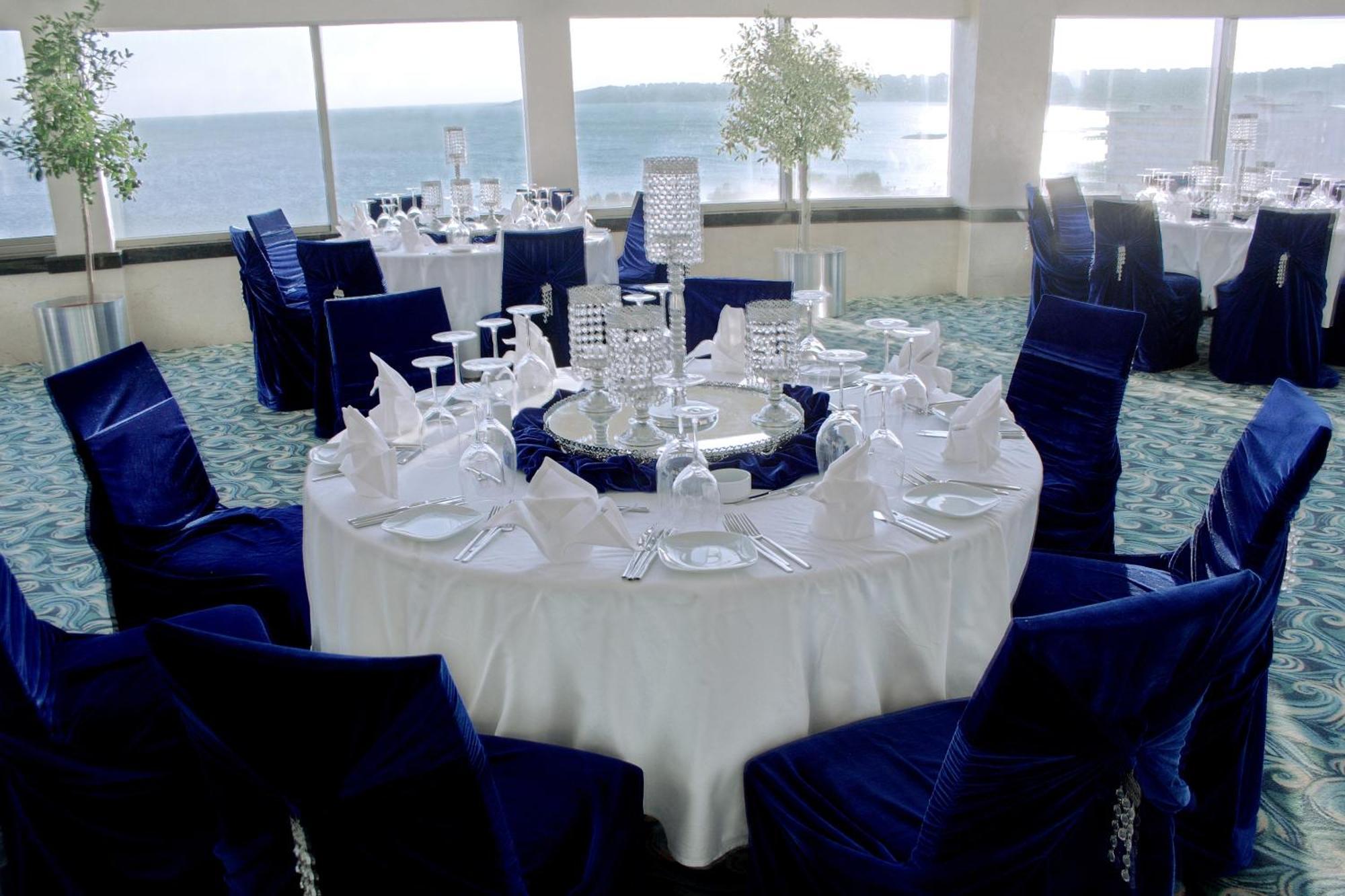 בויוקצ'קמג'ה Eser Premium Hotel & Spa מראה חיצוני תמונה A table set for a formal dinner
