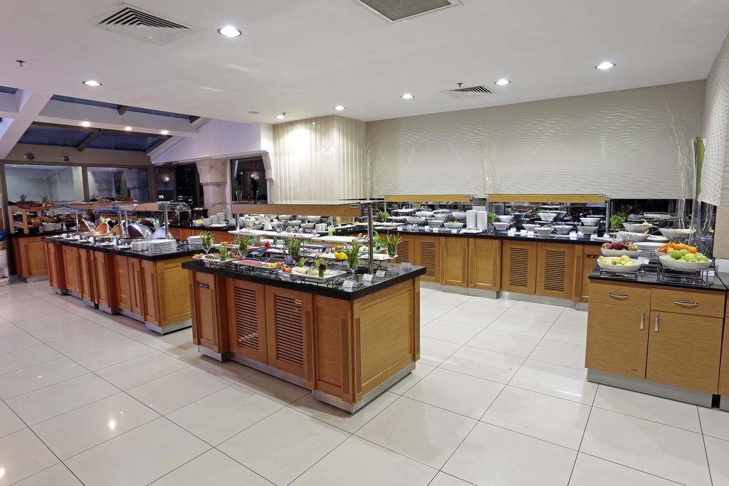 בויוקצ'קמג'ה Eser Premium Hotel & Spa מראה חיצוני תמונה A buffet at a hotel
