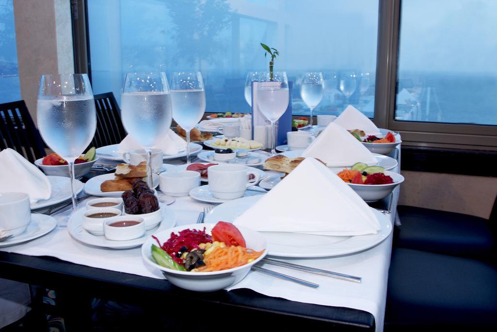 בויוקצ'קמג'ה Eser Premium Hotel & Spa מראה חיצוני תמונה A table set for a meal