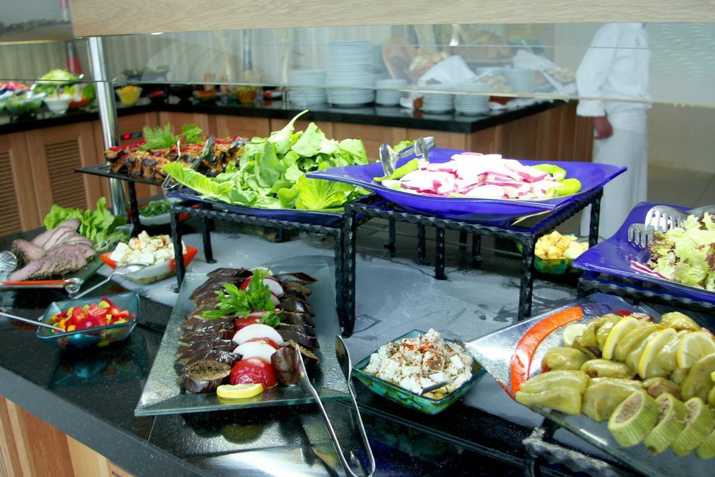 בויוקצ'קמג'ה Eser Premium Hotel & Spa מראה חיצוני תמונה A salad bar