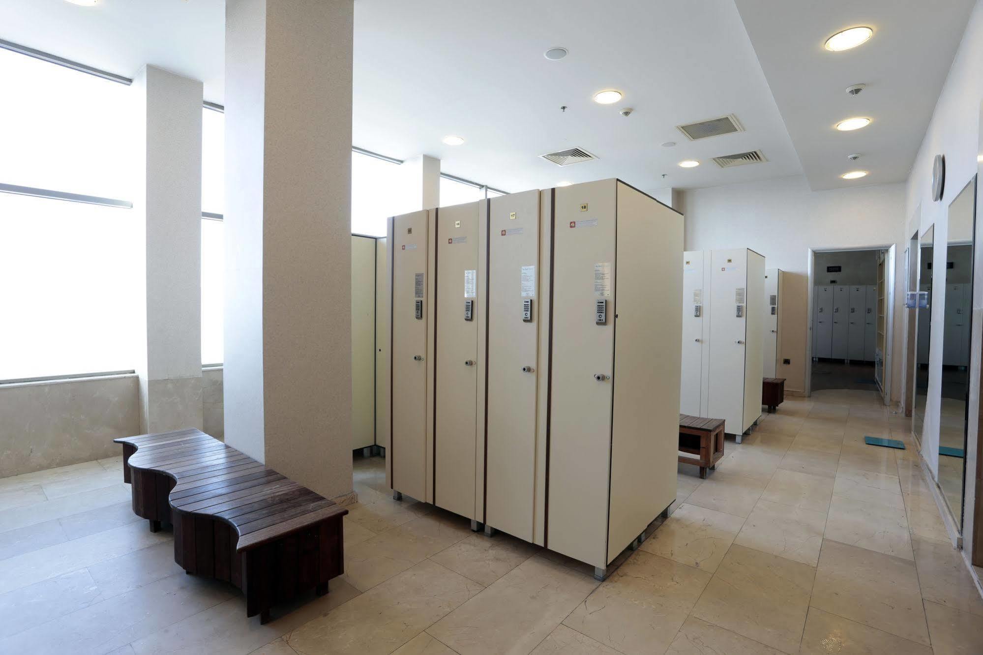 בויוקצ'קמג'ה Eser Premium Hotel & Spa מראה חיצוני תמונה A locker room