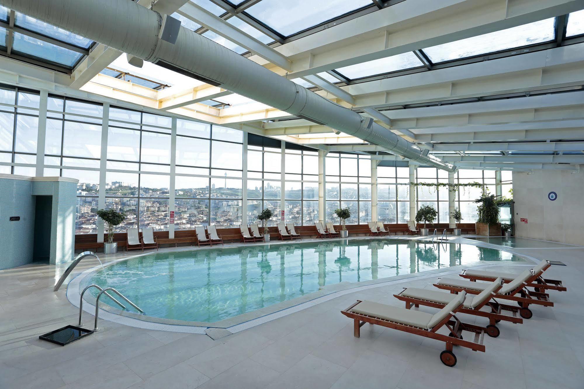 בויוקצ'קמג'ה Eser Premium Hotel & Spa מראה חיצוני תמונה The pool at the Westin Palace, Brussels